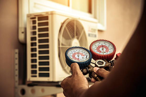 Professional Hvac Installation technician working in Lincoln Park, MI